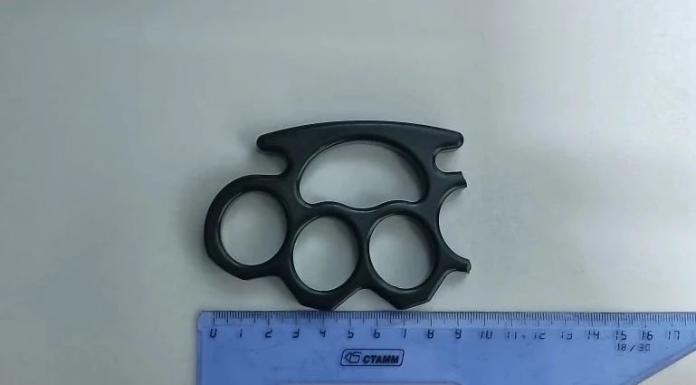 Молодой саратовец пришёл в суд с кастетом